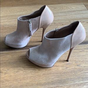 Gucci Ankle Booties in Nude Suede + Patent Leather